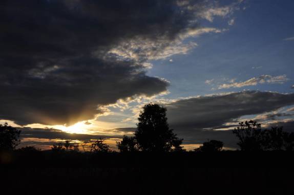 Pôr-do-sol no cerrado, próximo à Riachão, na Chapada das Mesas - MA